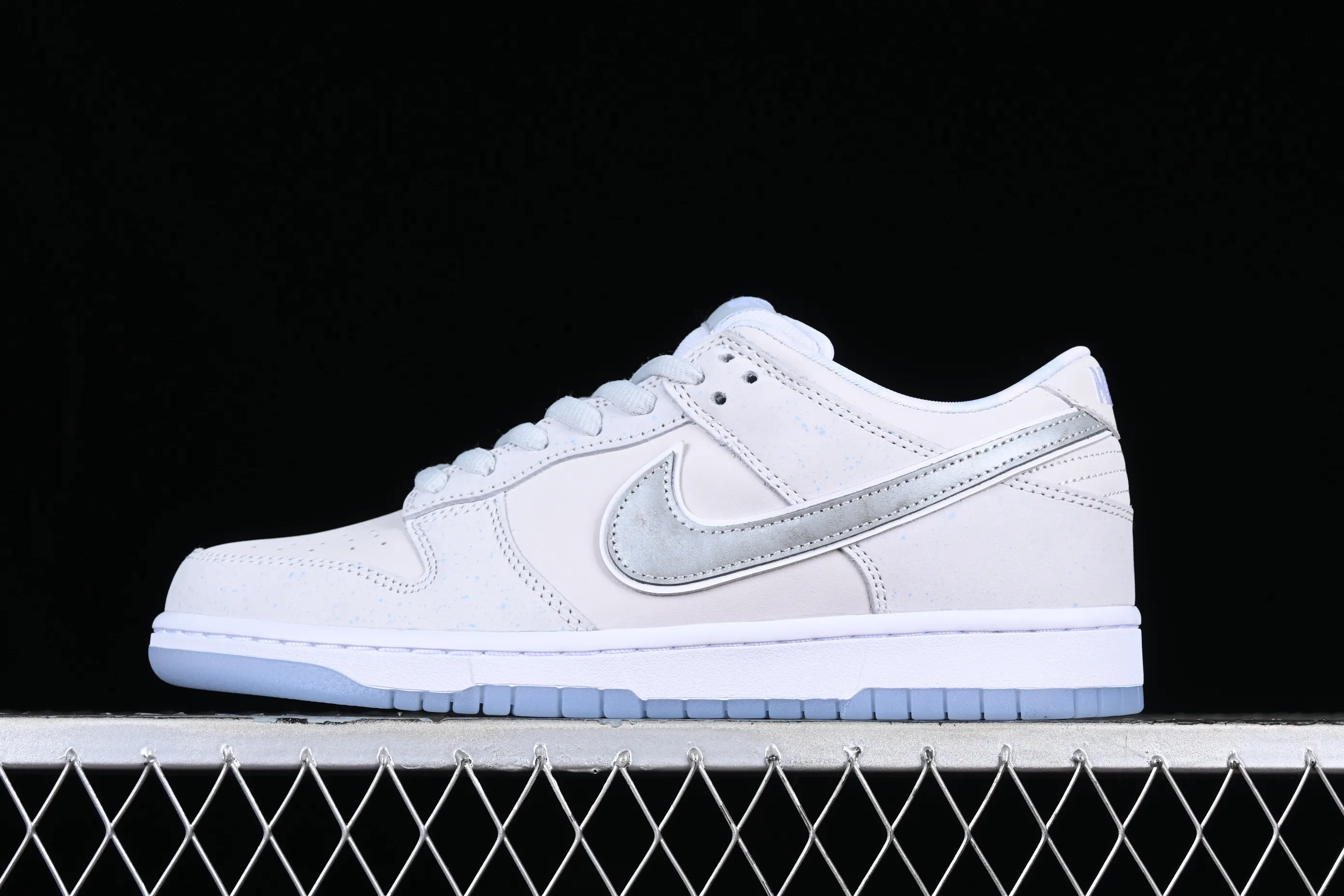 All Categories Nk SB Dunk Series Nk SB Dunk Low Low-top sneakers C version Concepts x Nk Dunk Low Pro SB "White lobster" full-layer white lobster SB low-top sports and leisure sneakers FD8776-100